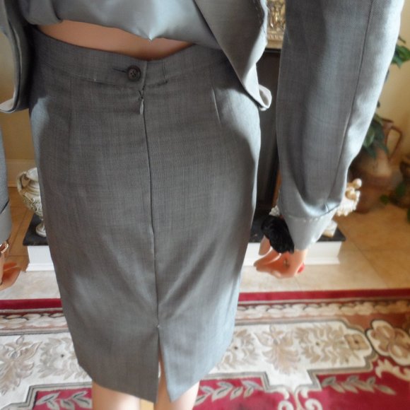 Moschino ChipandChic Ligth Gray Skirt Suit w/Trapunto Stiching Detasil Size US 6 - Picture 13 of 16